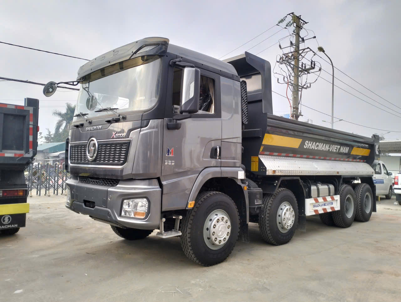 Xe ben Shacman X5000 cummins 385HP thùng U