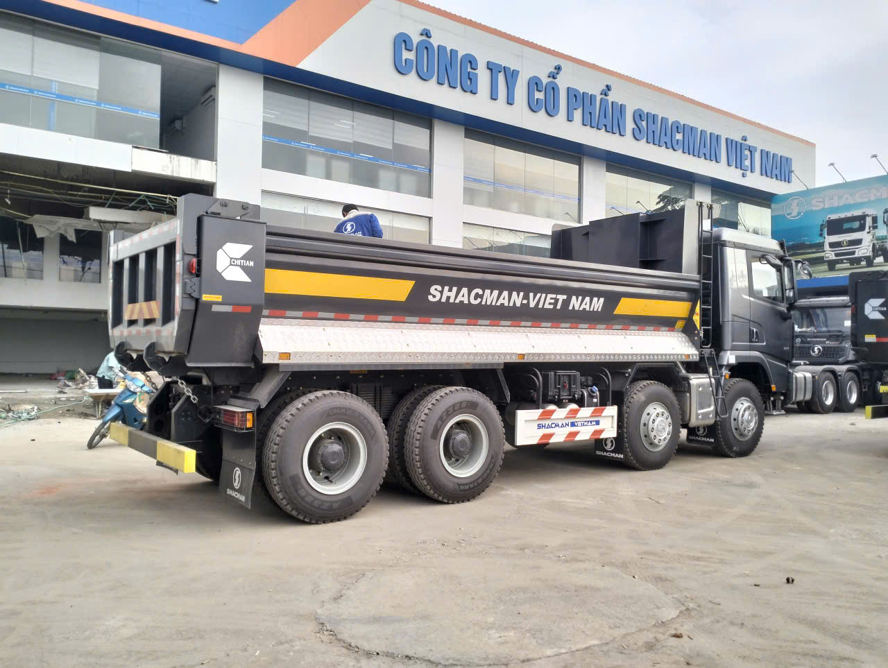 Xe ben Shacman X5000 cummins 385HP thùng U - Ảnh 3