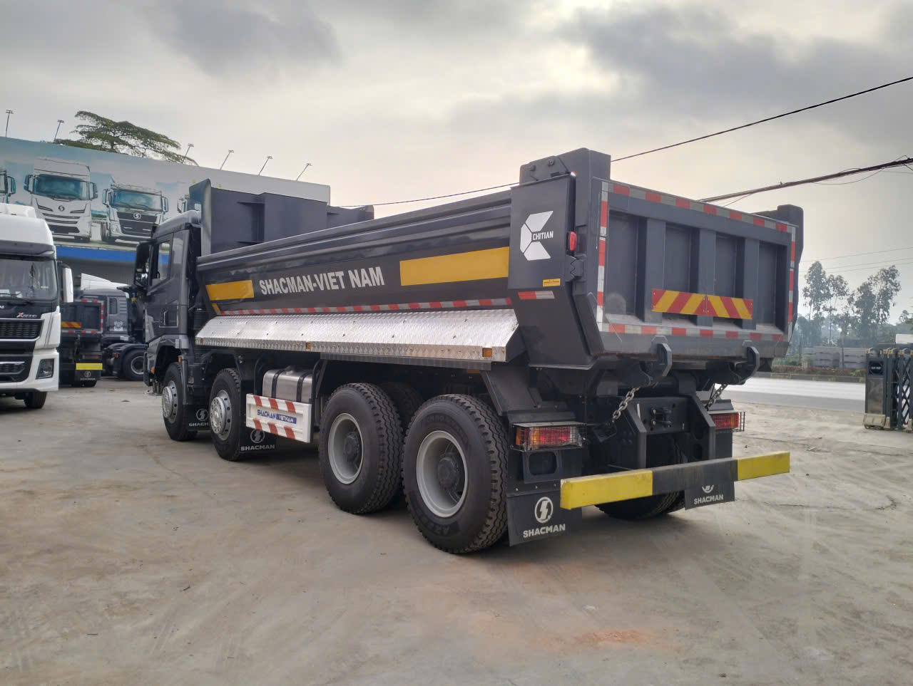 Xe ben Shacman X5000 cummins 385HP thùng U - Ảnh 4