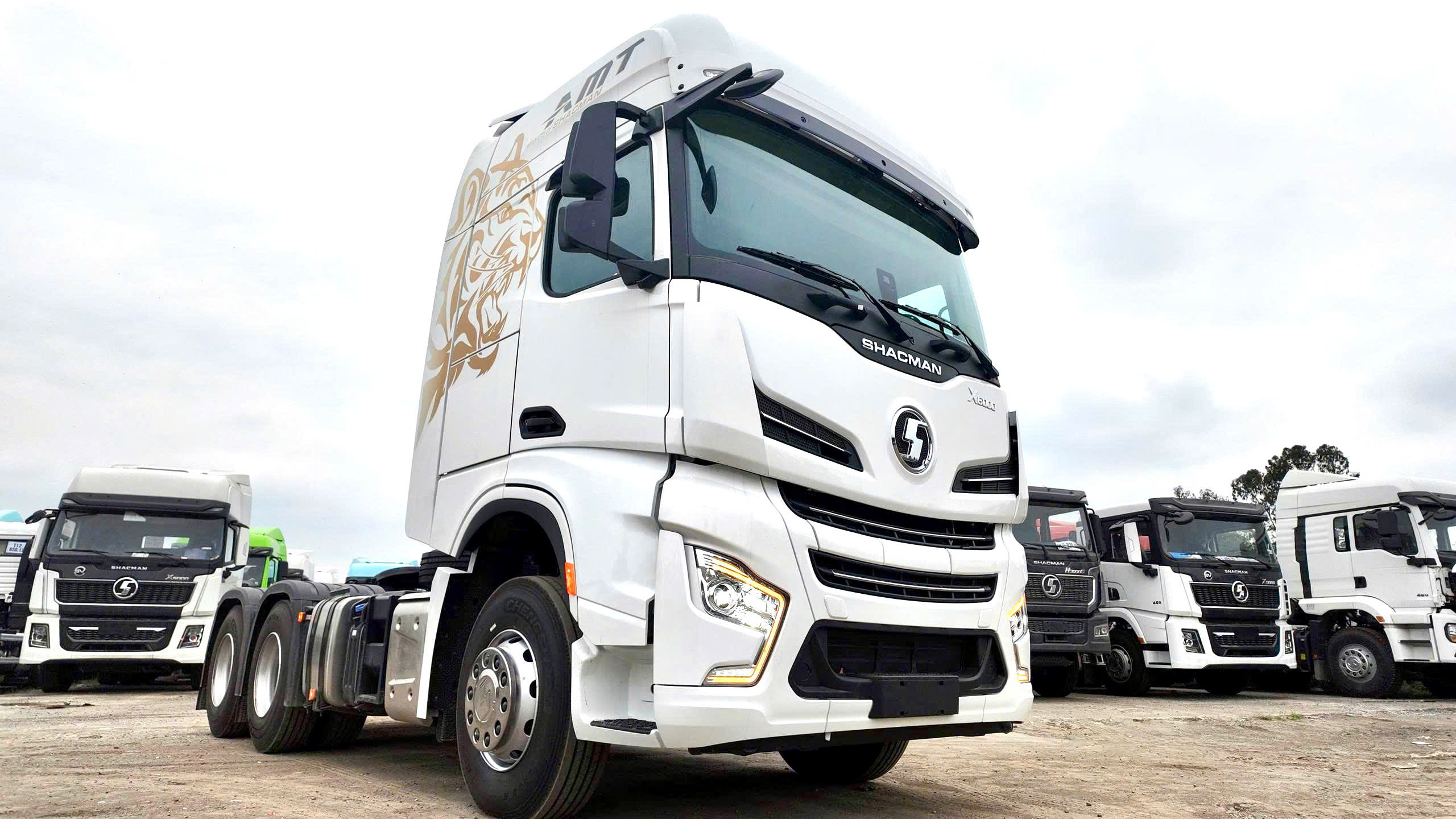 XE ĐẦU KÉO SHACMAN X6000 6X4 CUMMINS 460HP CẦU LÁP（SỐ TỰ ĐỘNG AMT）