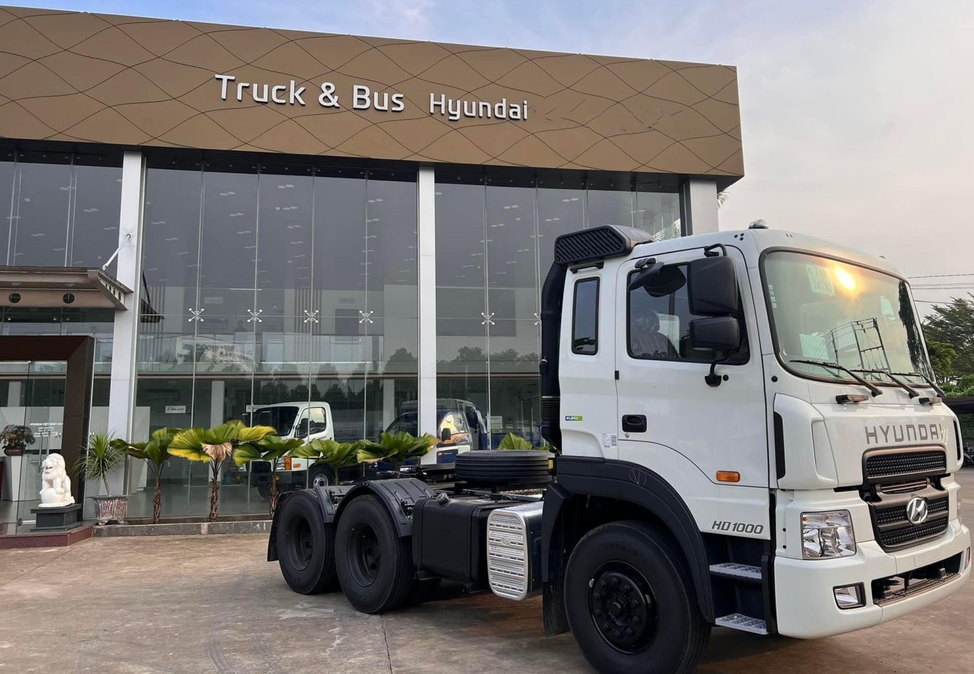 Đầu kéo Hyundai HD1000