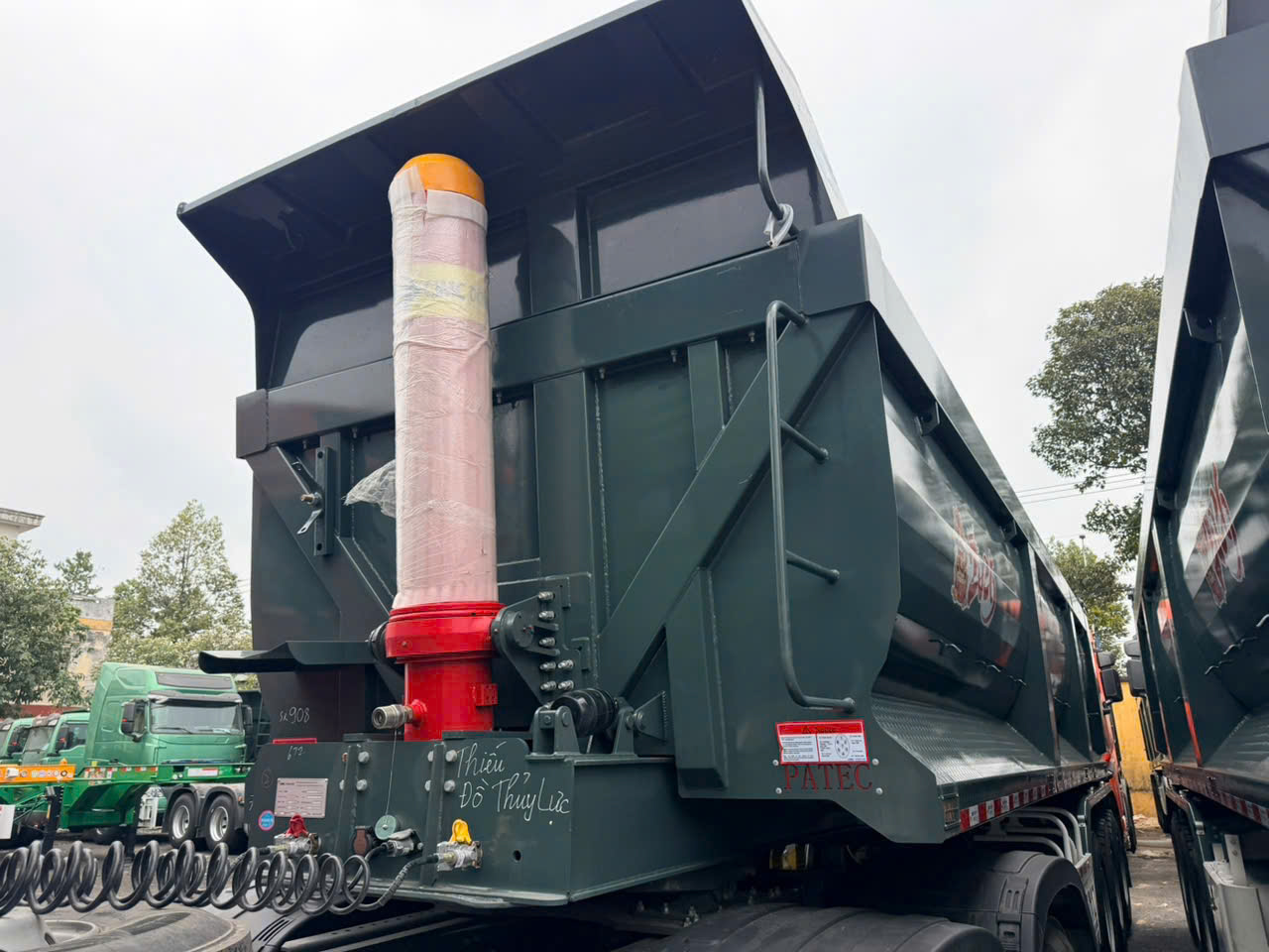 SƠ MI RƠ MOÓC TẢI (TỰ ĐỔ) CIMC DONGYUE - THÙNG U - LỐP 12R22.5 - 25m3 - 2026