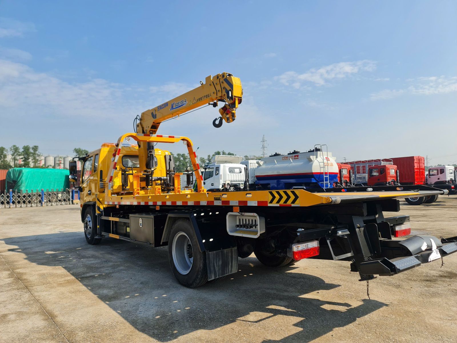 Xe cứu hộ DONGFENG D8 - 3 chức năng - Cẩu ống lồng - Cabin đôi - 12 tấn - Xe nhập khẩu nguyên chiếc (Xe cứu hộ Dongfeng có cẩu nhập khẩu)