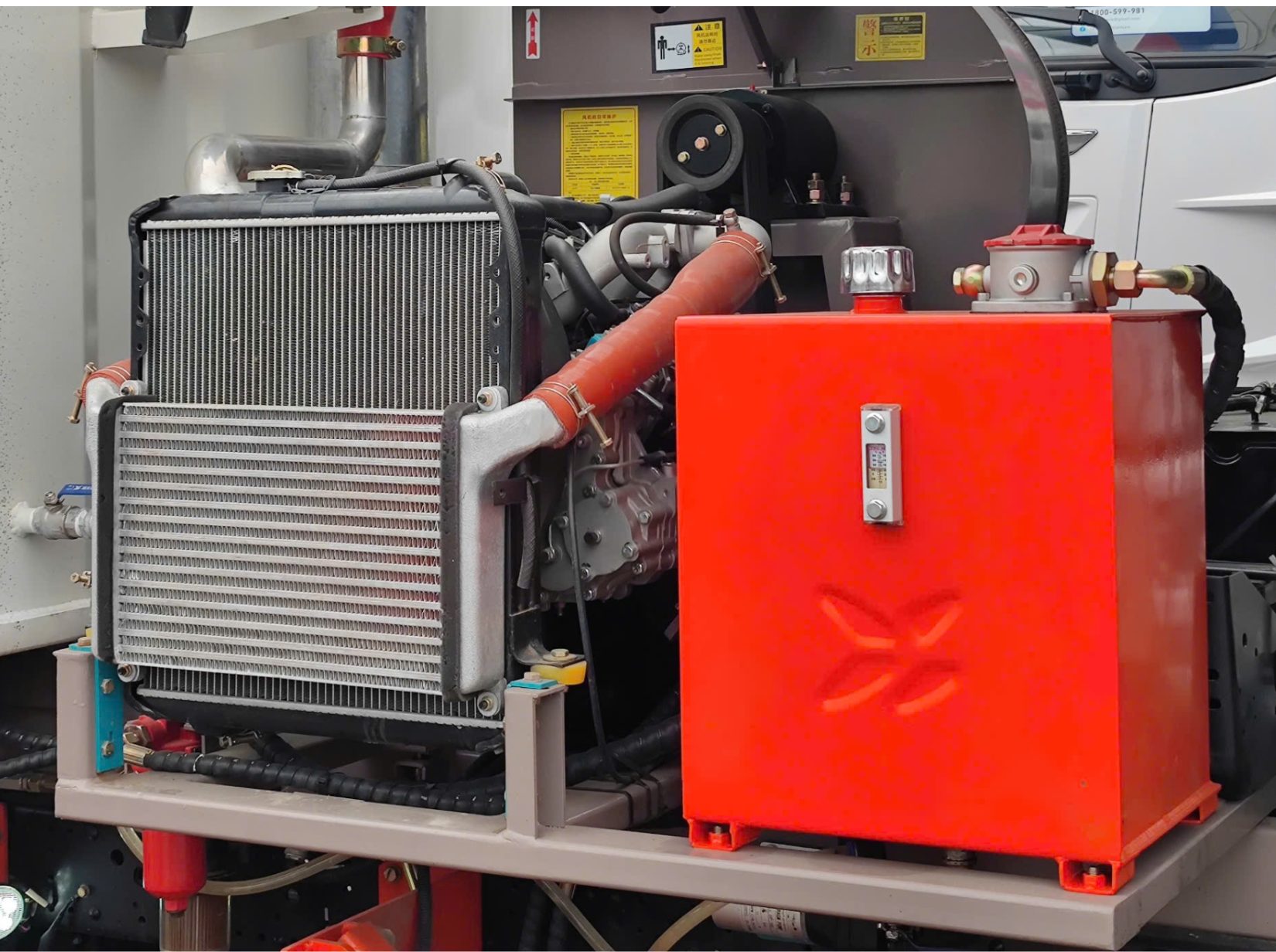 Xe quét đường hút bụi ISUZU 5m3 – 4×2 – Nhập khẩu nguyên chiếc (Xe quét đường hút bụi Isuzu nhập khẩu 5 khối)