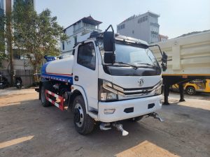 Xe tưới nước rửa đường DONGFENG 5m3 – 4×2 – Nhập khẩu nguyên chiếc (Xe tưới nước rửa đường Dongfeng nhập khẩu 5 khối)
