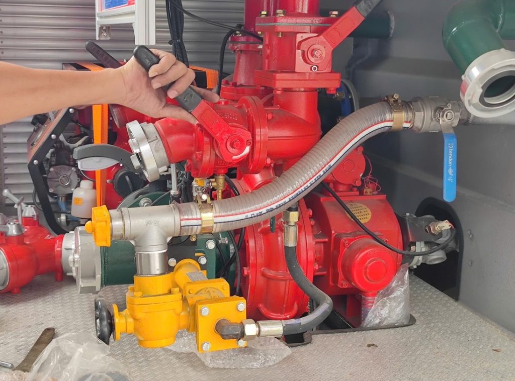 Xe chữa cháy DONGFENG 4m3 - Hàng nhập khẩu nguyên chiếc (Xe cứu hỏa Dongfeng 4 khối)