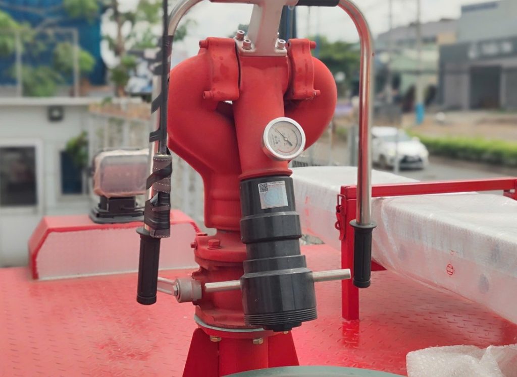 Xe chữa cháy DONGFENG 4m3 - Hàng nhập khẩu nguyên chiếc (Xe cứu hỏa Dongfeng 4 khối)